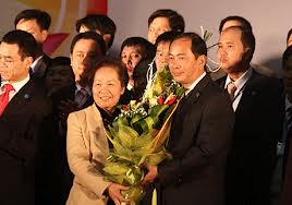 គ្រូពេទ្យវ័យក្មេងវៀតណាមហាត់ពត់លត់ដំសិលធម៍ដើម្បីសុខភាពសហគមន៍។